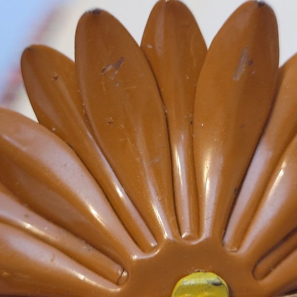 Vintage Mod Flower Daisy Pin Brown Yellow Metal 3 Inch 70s Retro - Picture 7 of 8